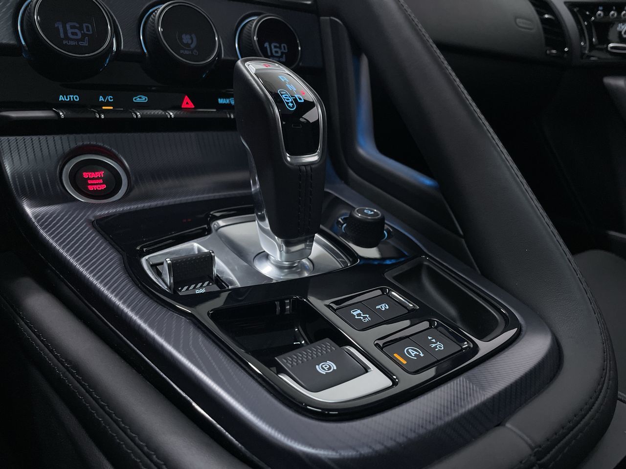 2023  F-Type