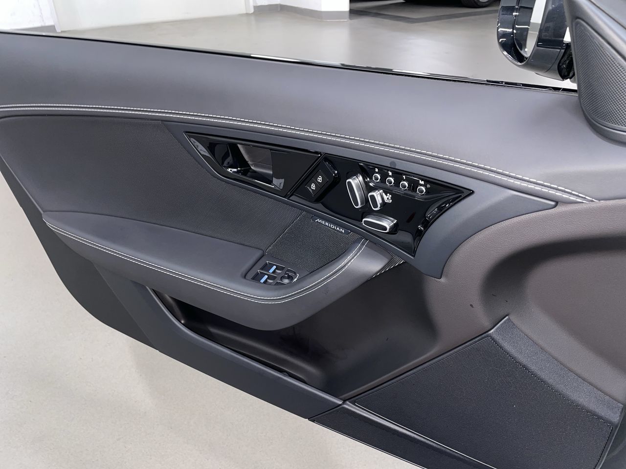2024  F-Type