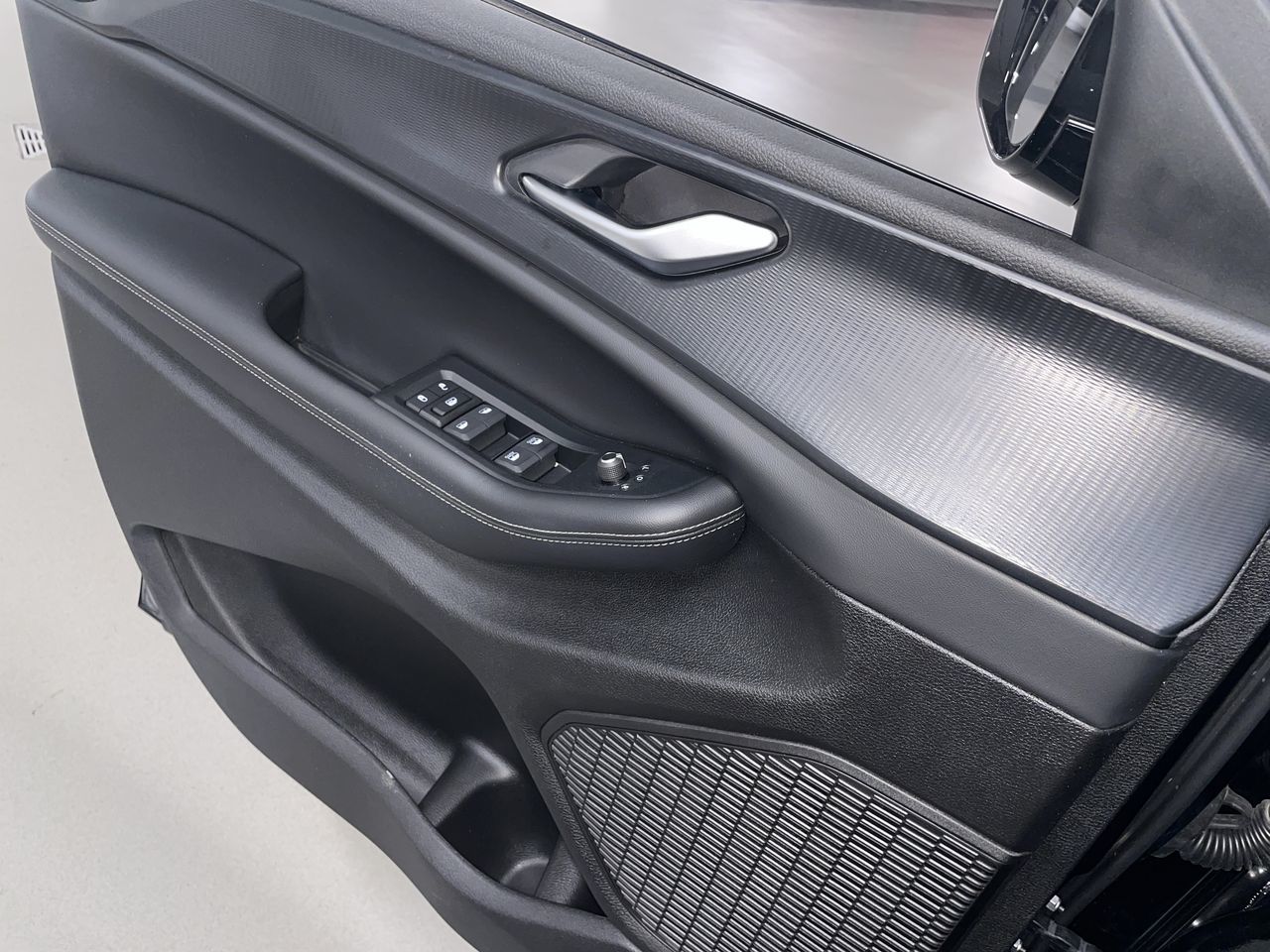 2024  GRAND CHEROKEE LAREDO