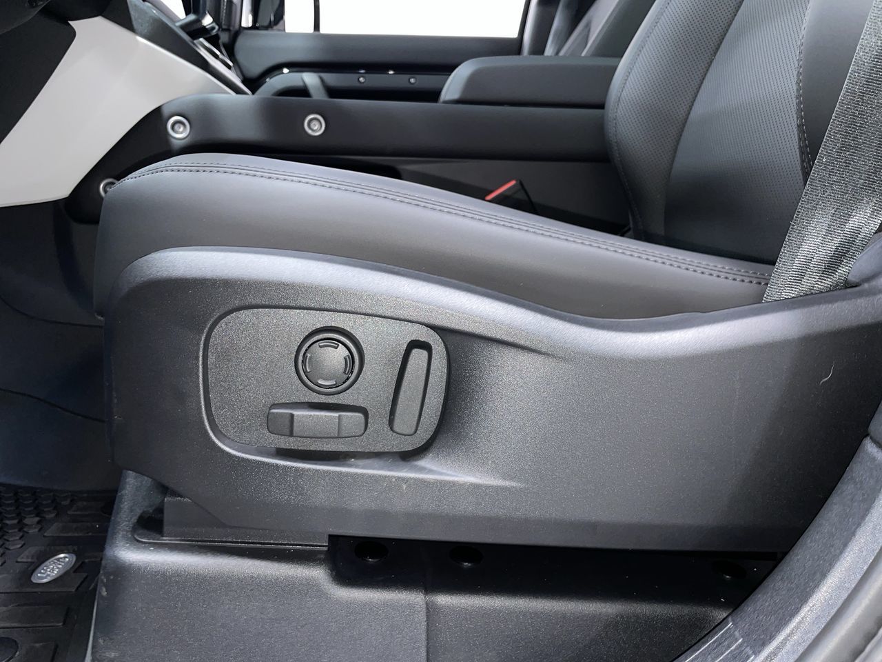 2025 Land Rover DEFENDER 110 MHEV in Vancouver, British Columbia