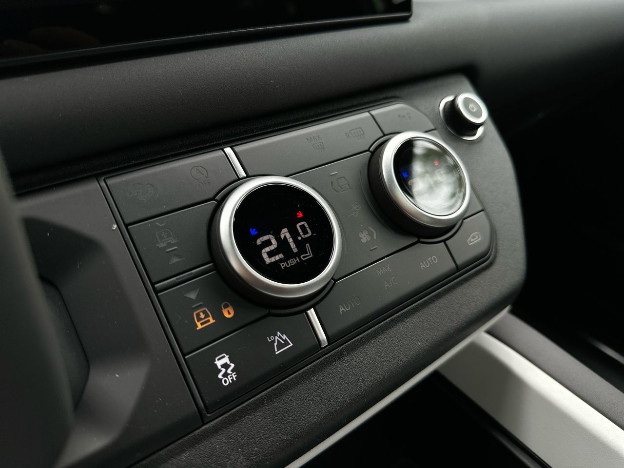 2025 Land Rover DEFENDER 110 Mild Hybrid in Vancouver, British Columbia