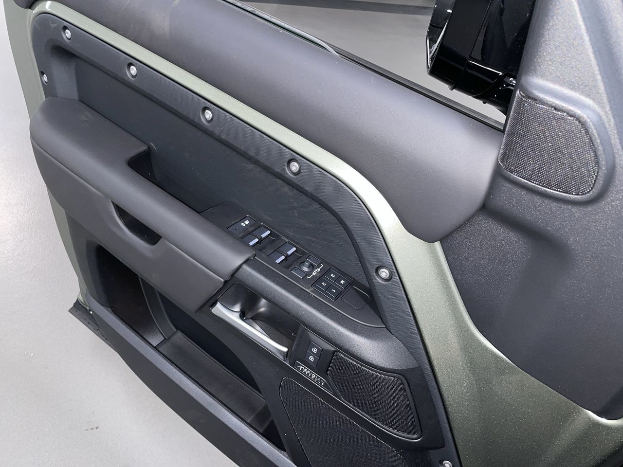 2025 Land Rover DEFENDER 110 Mild Hybrid in Vancouver, British Columbia