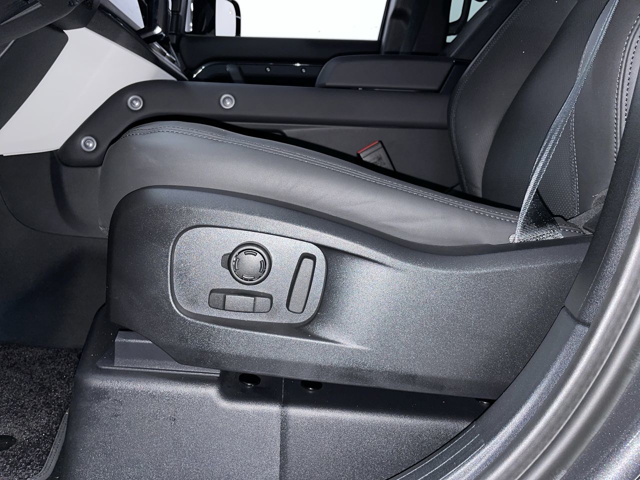 2025 Land Rover DEFENDER 110 Mild Hybrid in Vancouver, British Columbia