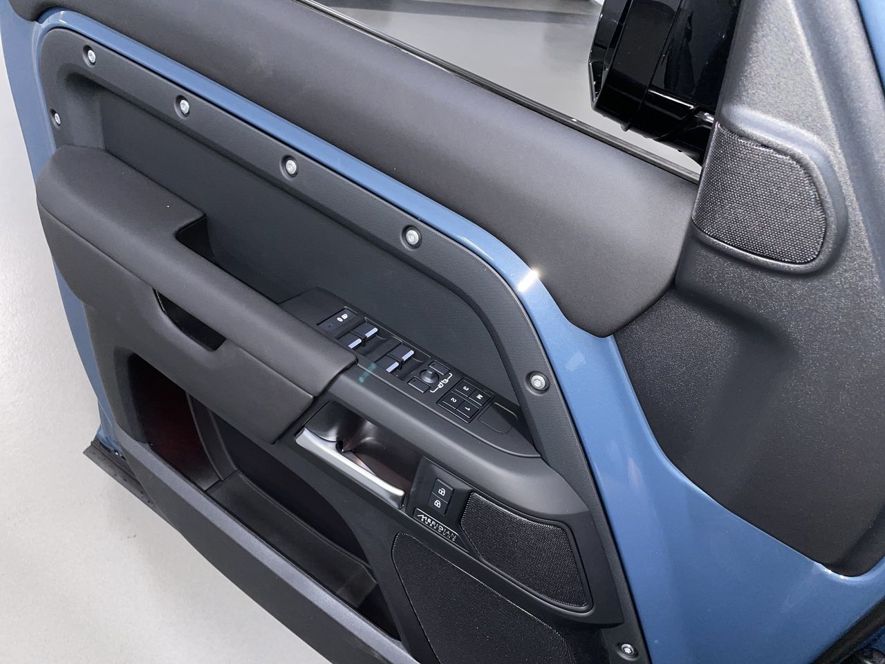 2025 Land Rover DEFENDER 110 Mild Hybrid in Vancouver, British Columbia