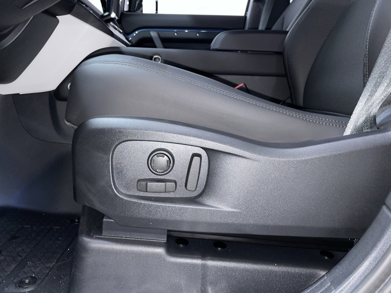 2025 Land Rover DEFENDER 110 Mild Hybrid in Vancouver, British Columbia