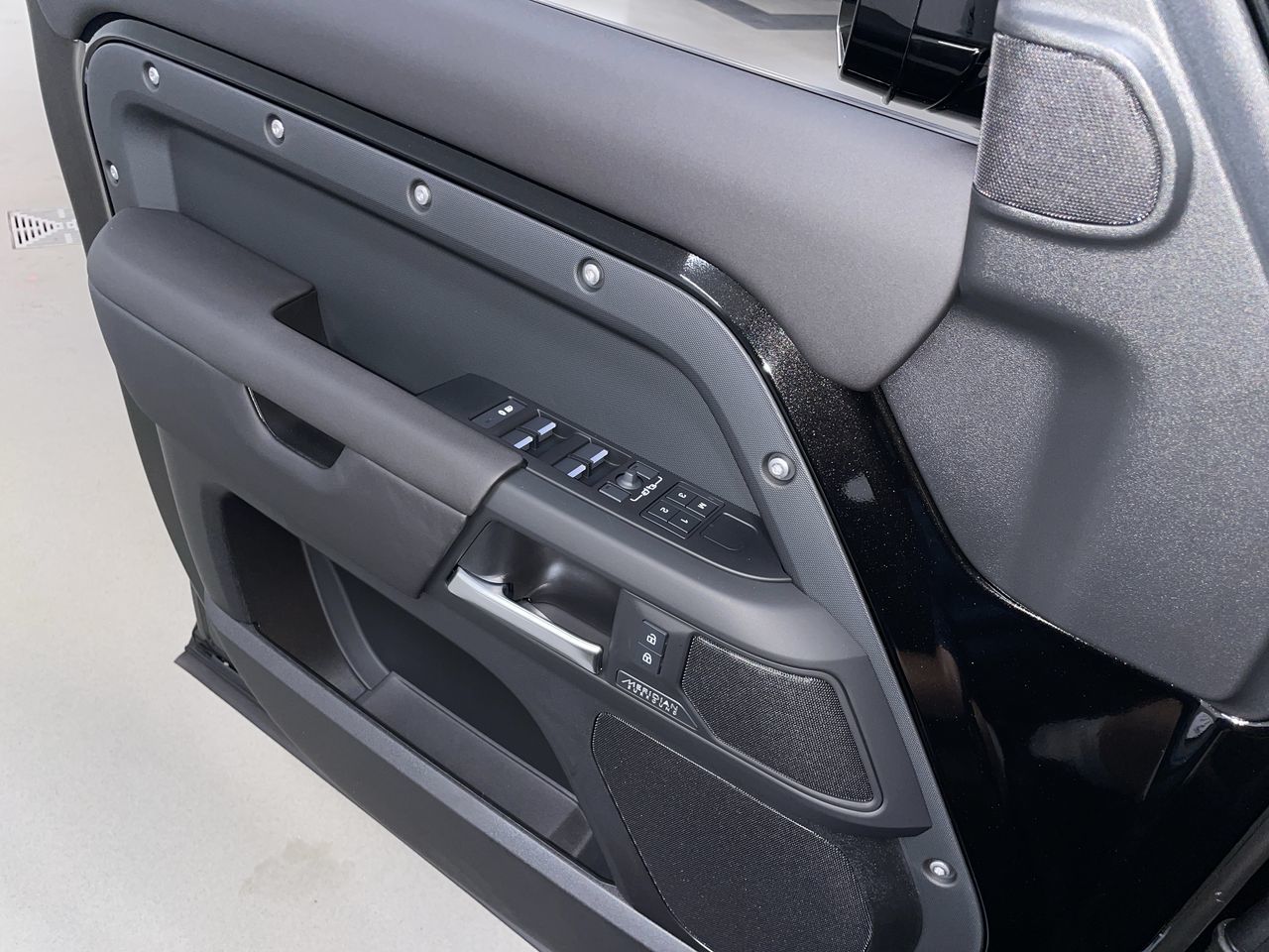 2025 Land Rover DEFENDER 110 Mild Hybrid in Vancouver, British Columbia