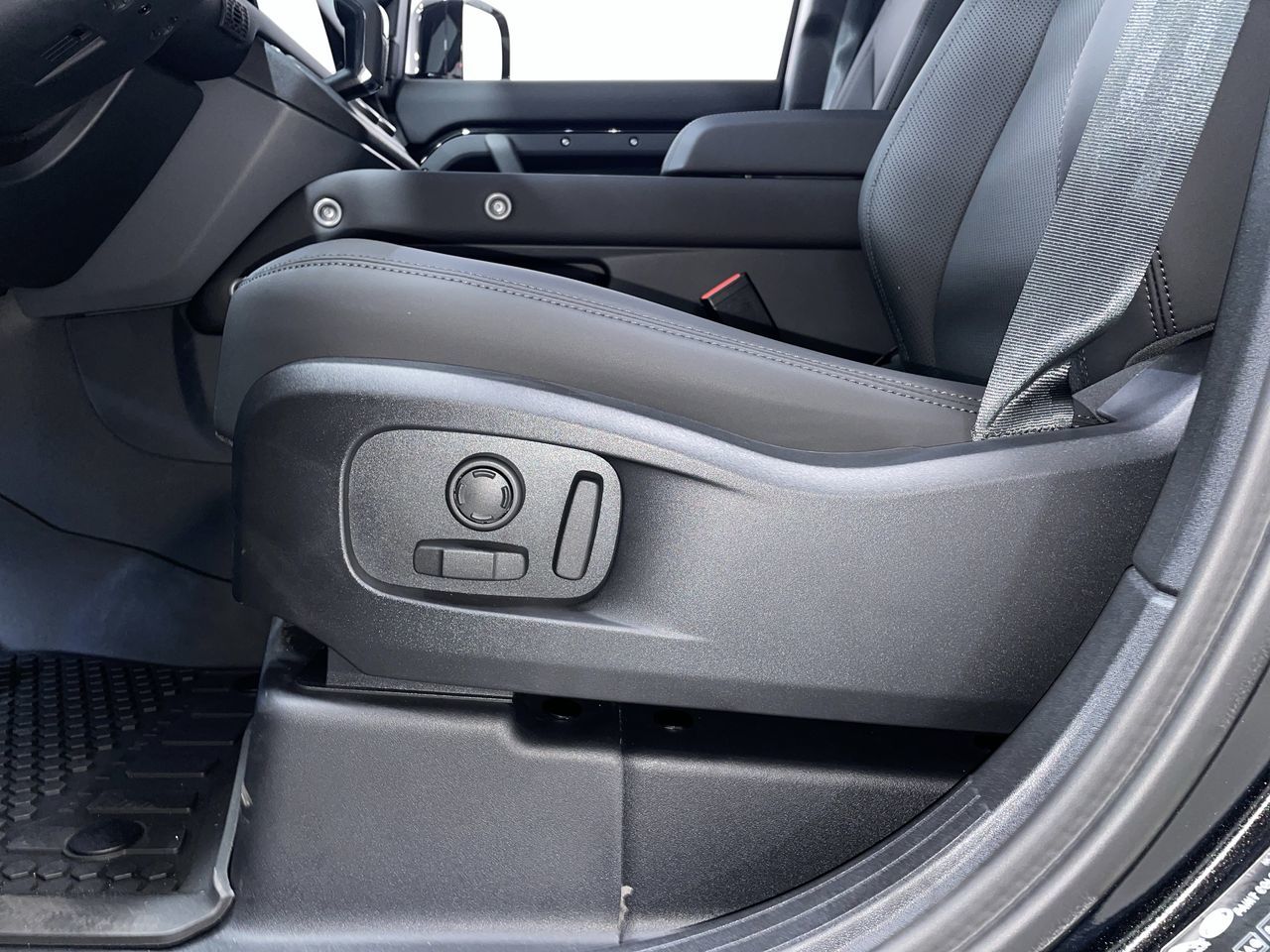 2025 Land Rover DEFENDER 110 Mild Hybrid in Vancouver, British Columbia