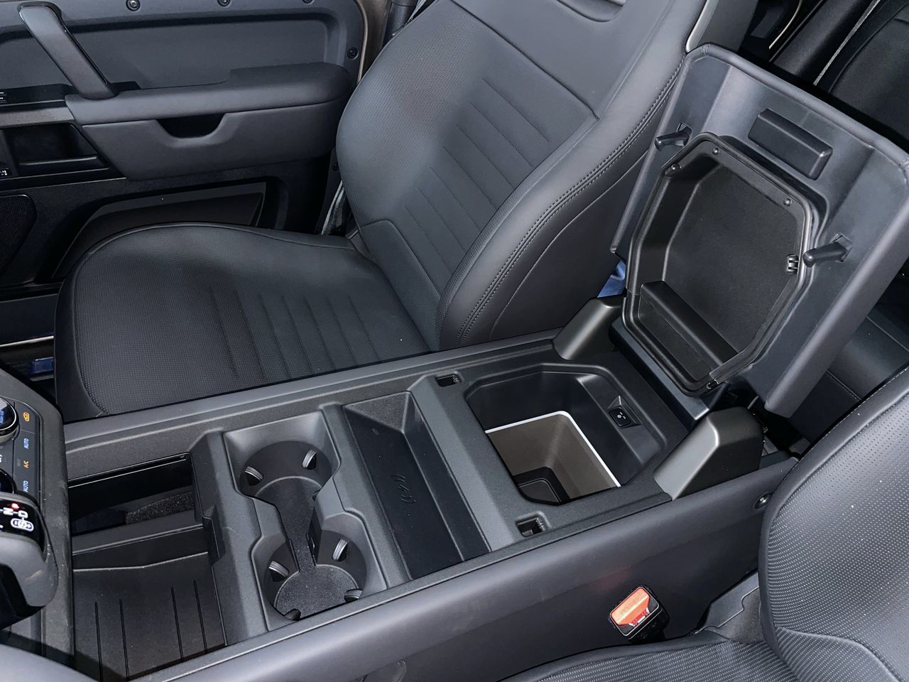 2025  Defender 110 Mild Hybrid