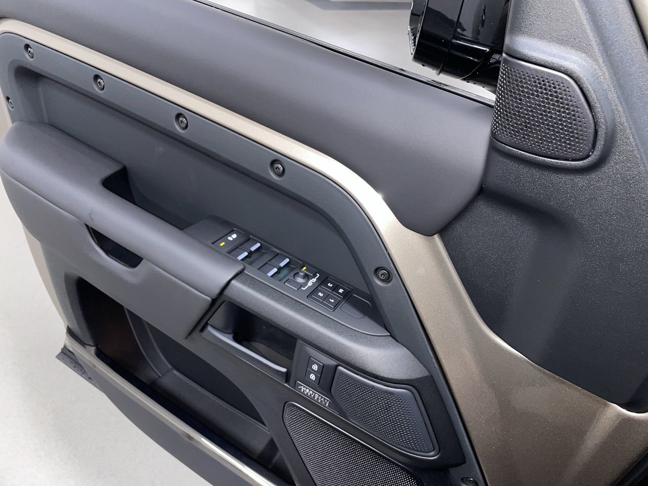 2025 Land Rover DEFENDER 110 Mild Hybrid in Vancouver, British Columbia