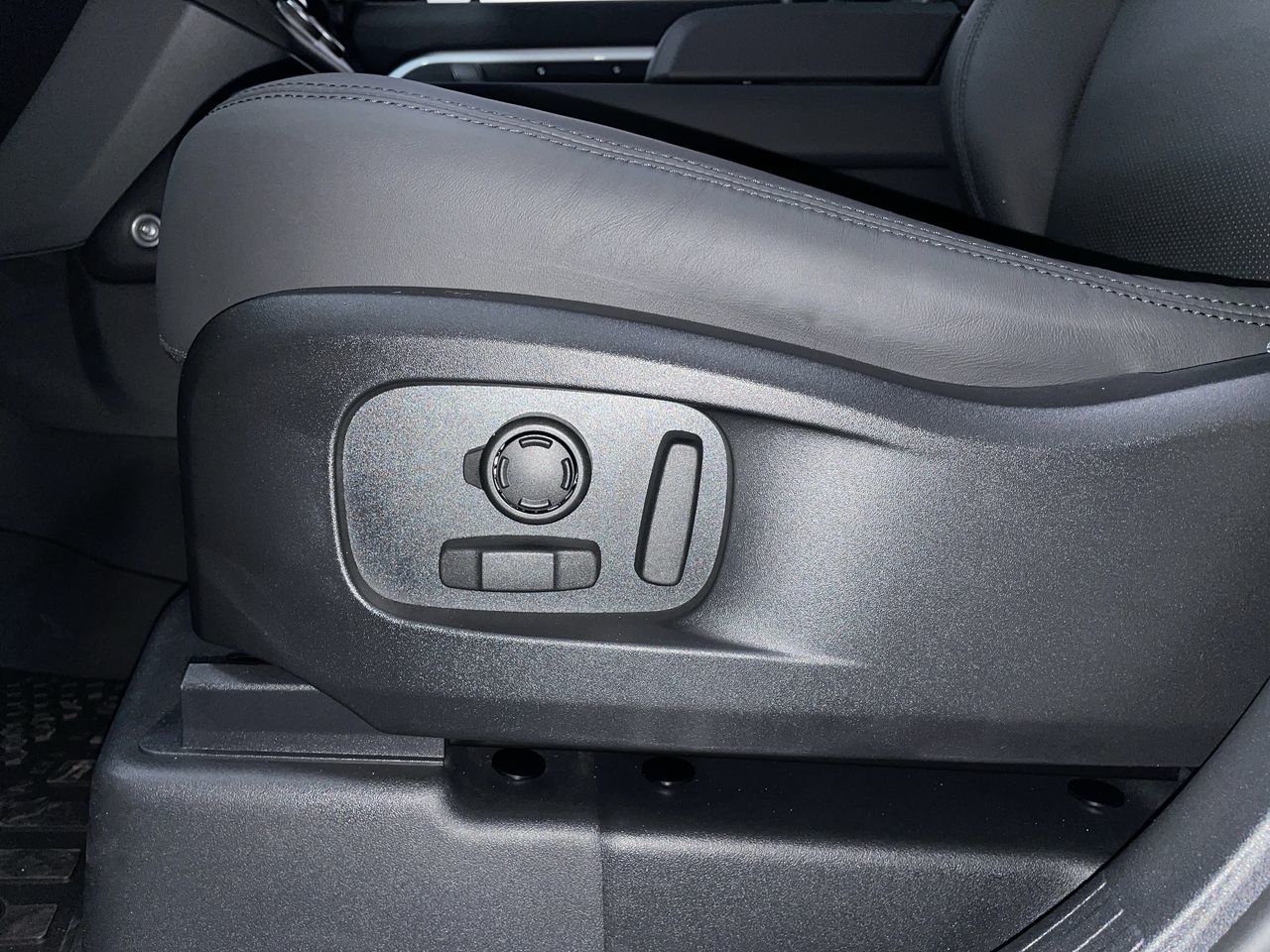 2026 Land Rover Defender 110 Mild Hybrid in Vancouver, British Columbia