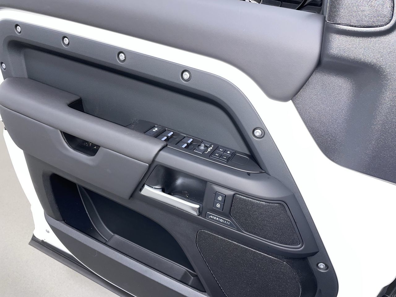 2026  Defender 110 Mild Hybrid