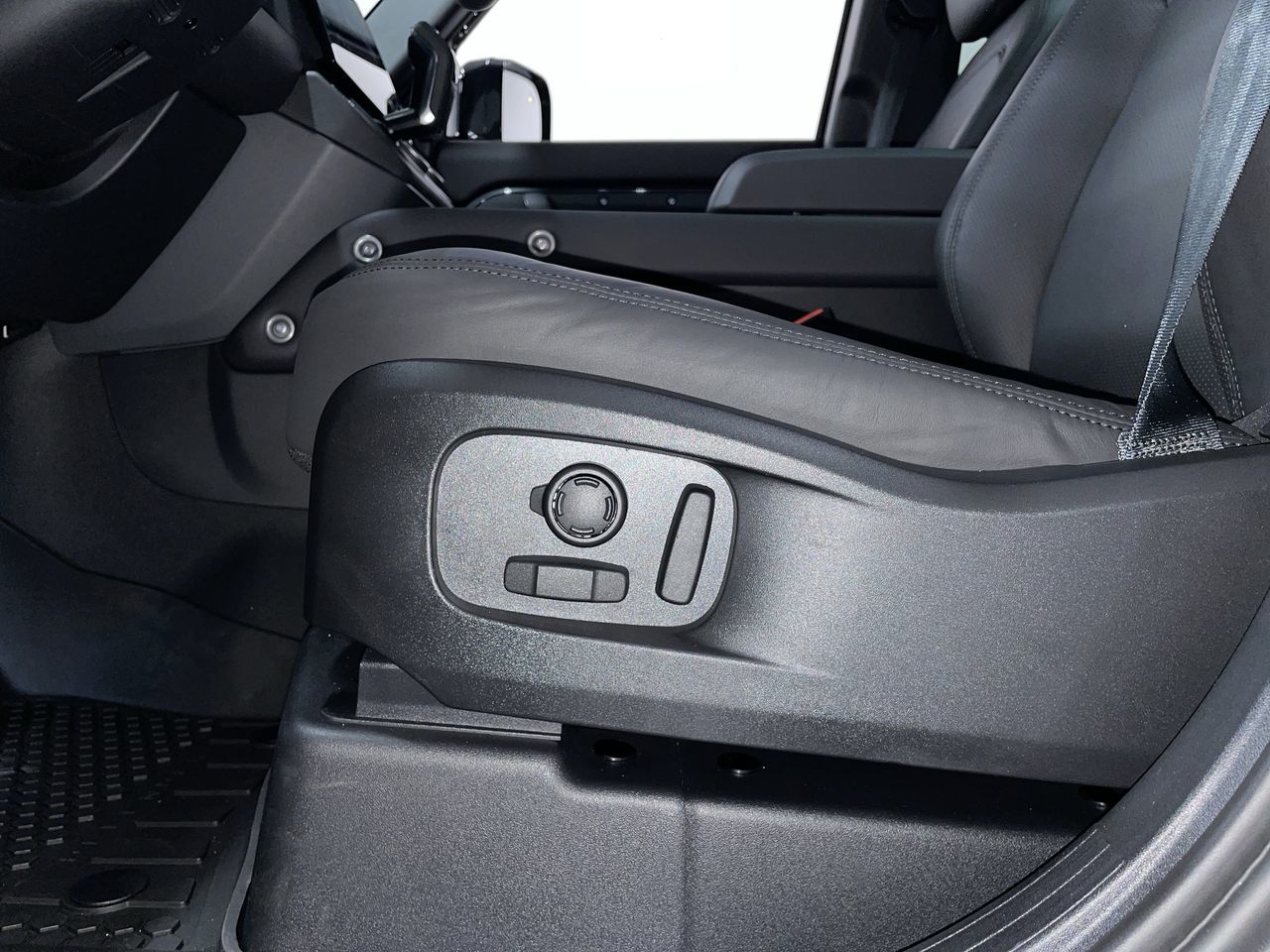 2026  Defender 110 Mild Hybrid