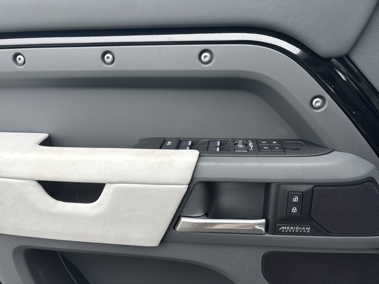 2026  Defender 110 Mild Hybrid