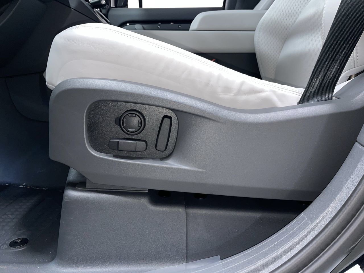 2026 Land Rover Defender 110 Mild Hybrid in Vancouver, British Columbia