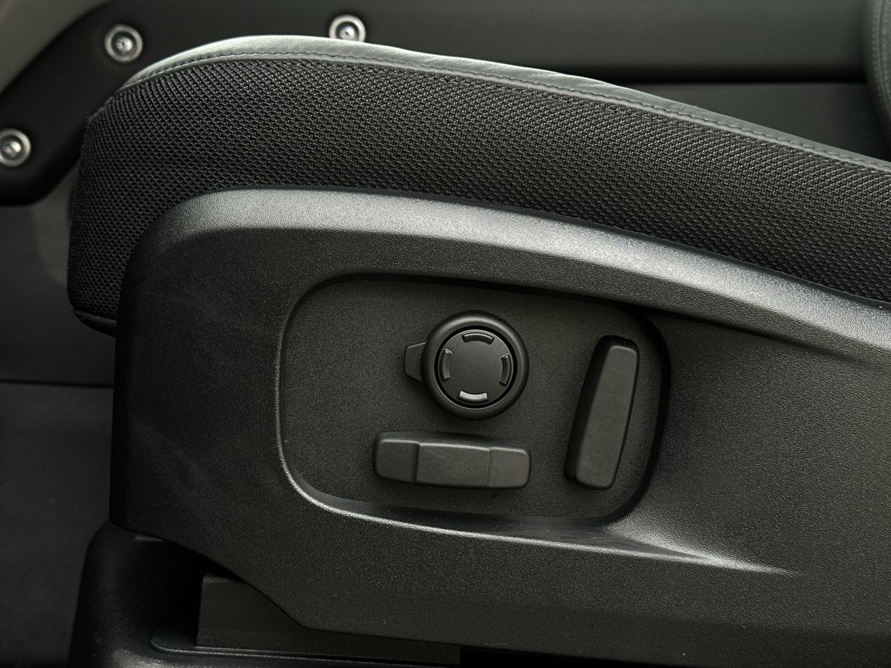 2026  Defender 110 Mild Hybrid