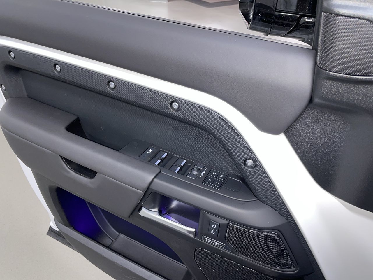 2026  Defender 110 Mild Hybrid