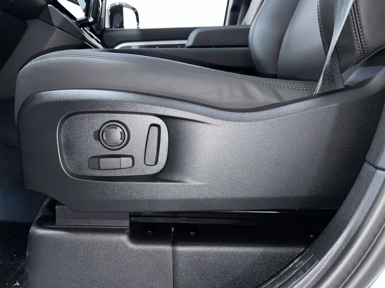 2026  Defender 110 Mild Hybrid