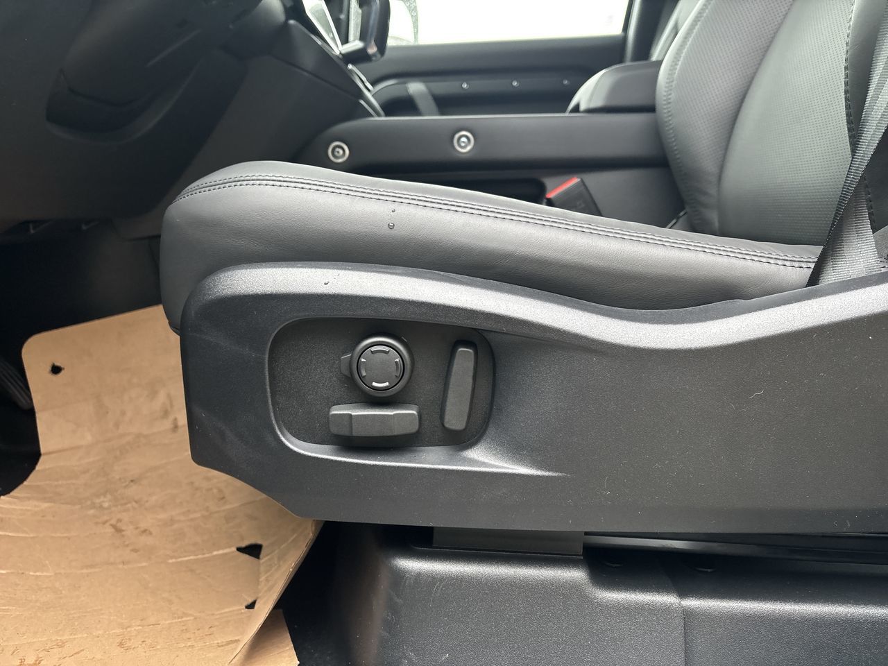 2026  Defender 110 Mild Hybrid