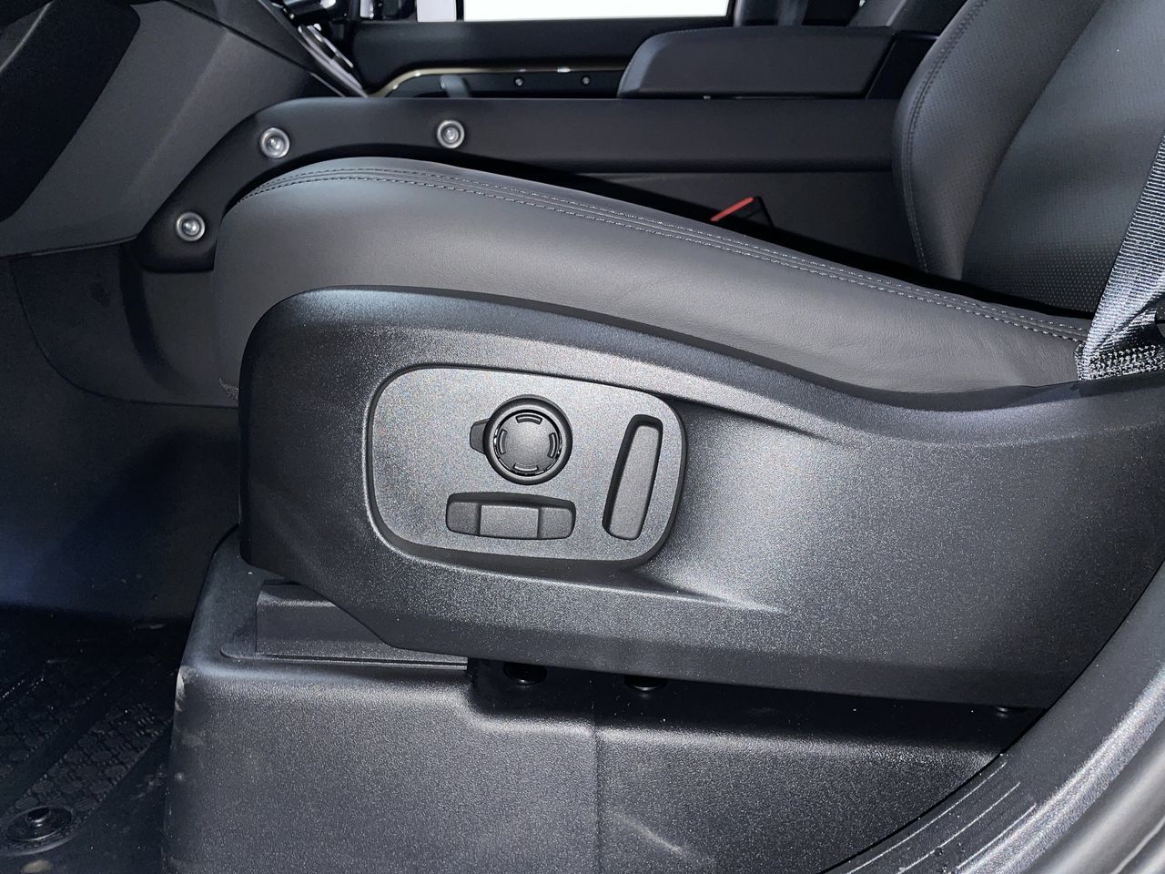 2026 Land Rover Defender 110 Mild Hybrid in Vancouver, British Columbia