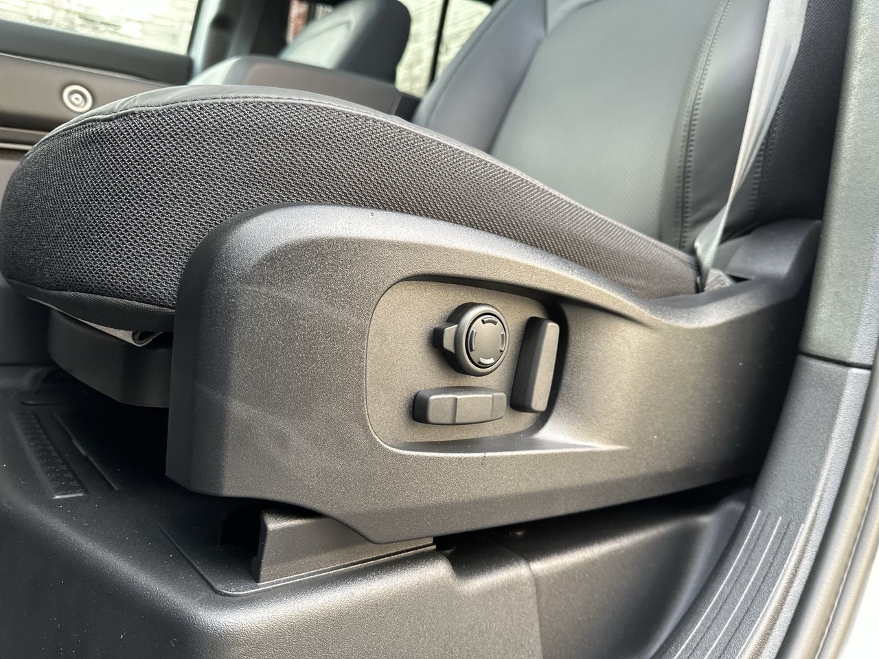 2026  Defender 110 Mild Hybrid