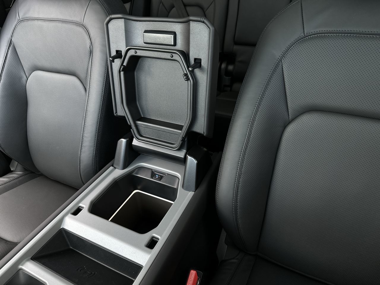 2026  Defender 110 Mild Hybrid