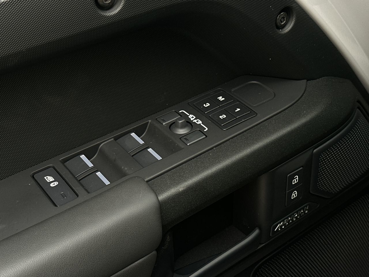 2026  Defender 110 Mild Hybrid