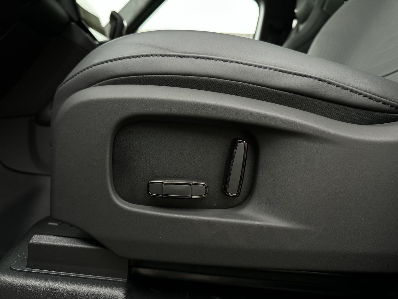 2026  Defender 110 Mild Hybrid