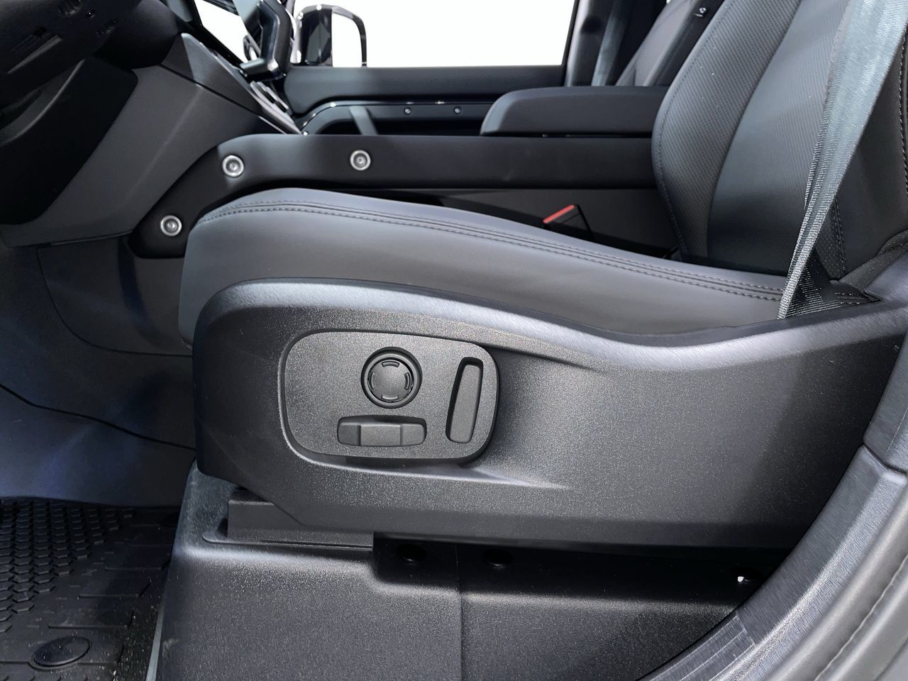 2026  Defender 110 Mild Hybrid