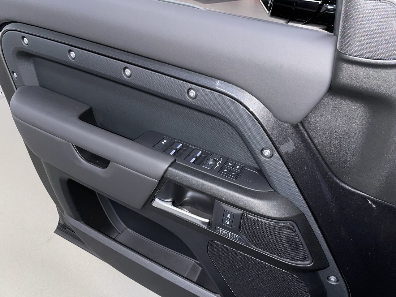 2026  Defender 110 Mild Hybrid