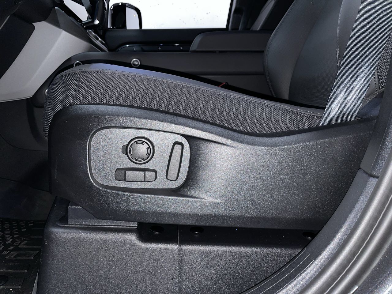 2026  Defender 110 Mild Hybrid