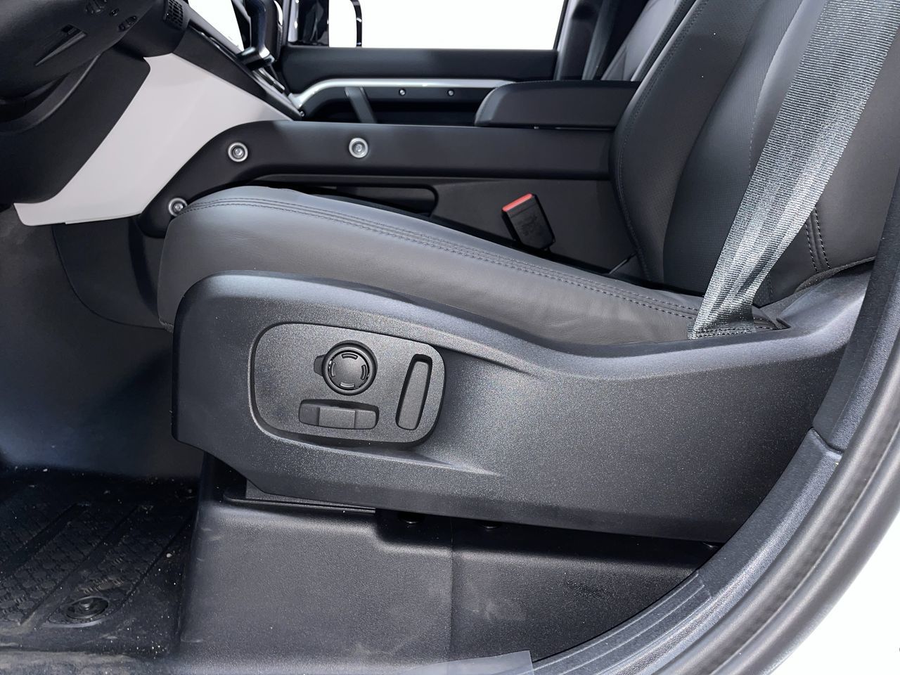 2025 Land Rover Defender 110 in Vancouver, British Columbia
