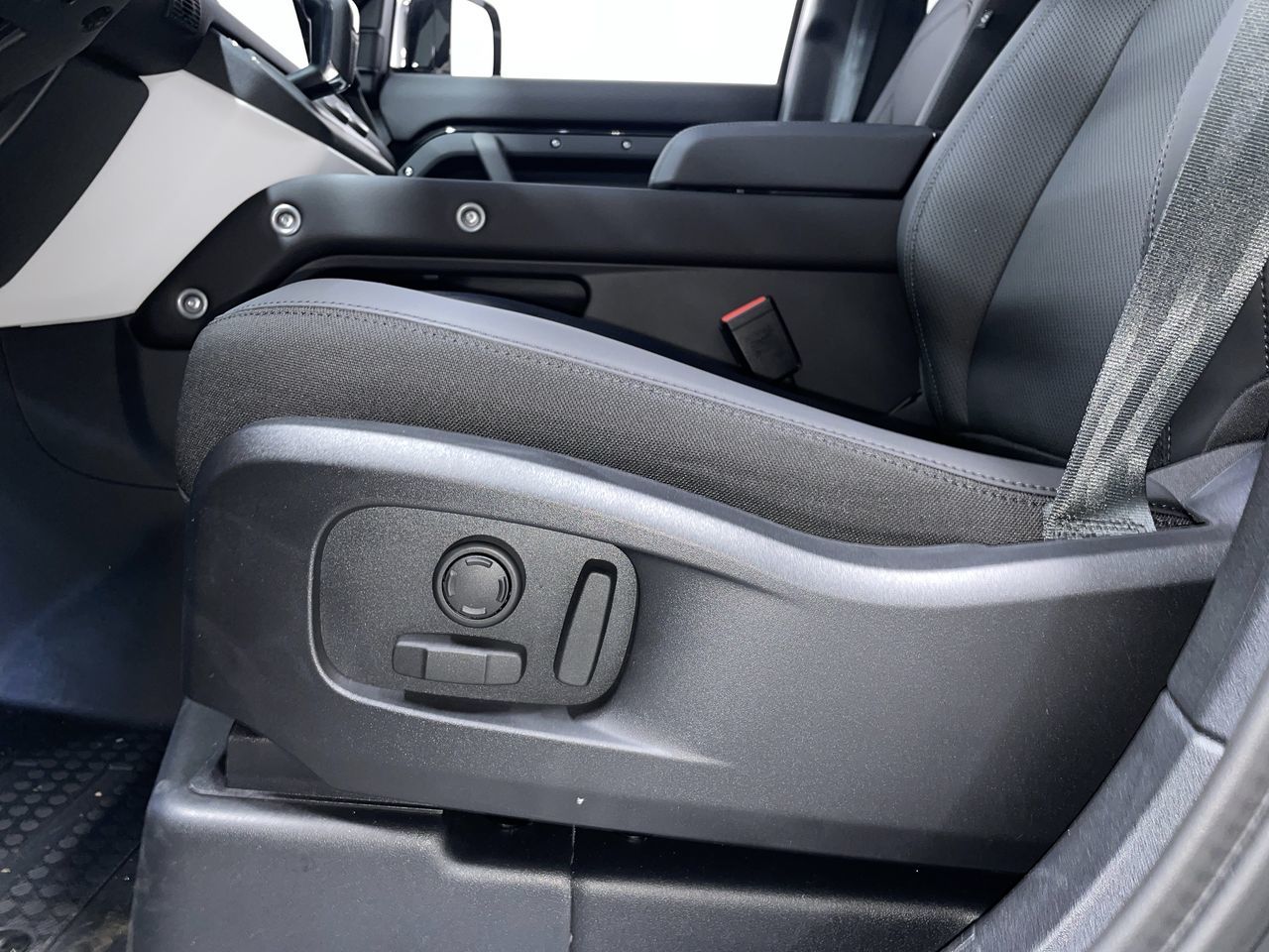 2025 Land Rover Defender 110 in Vancouver, British Columbia
