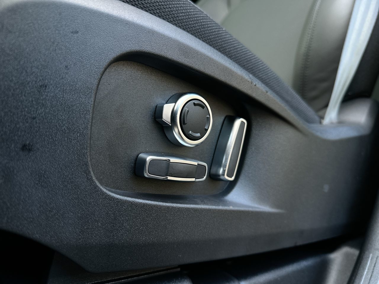 2025 Land Rover Defender 130 in Vancouver, British Columbia