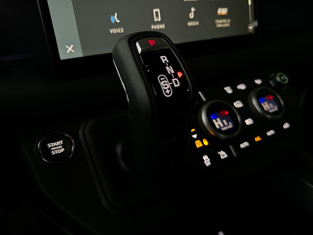 2025 Land Rover DEFENDER 90 Mild Hybrid in Vancouver, British Columbia