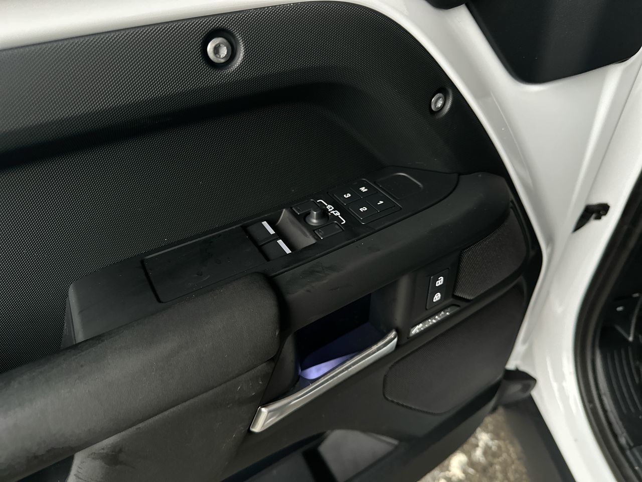 2025 Land Rover DEFENDER 90 Mild Hybrid in Vancouver, British Columbia