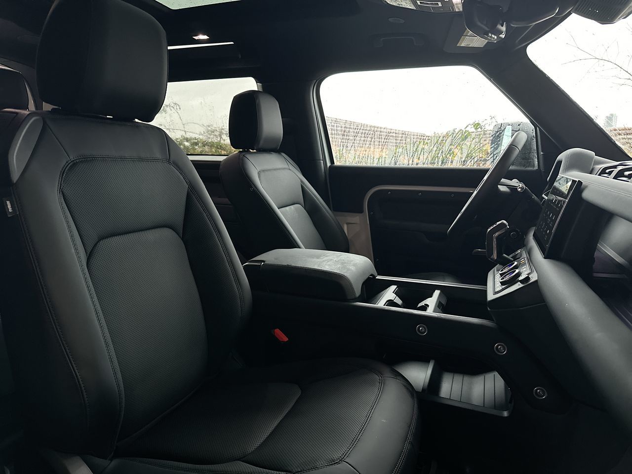 2025 Land Rover DEFENDER 90 Mild Hybrid in Vancouver, British Columbia