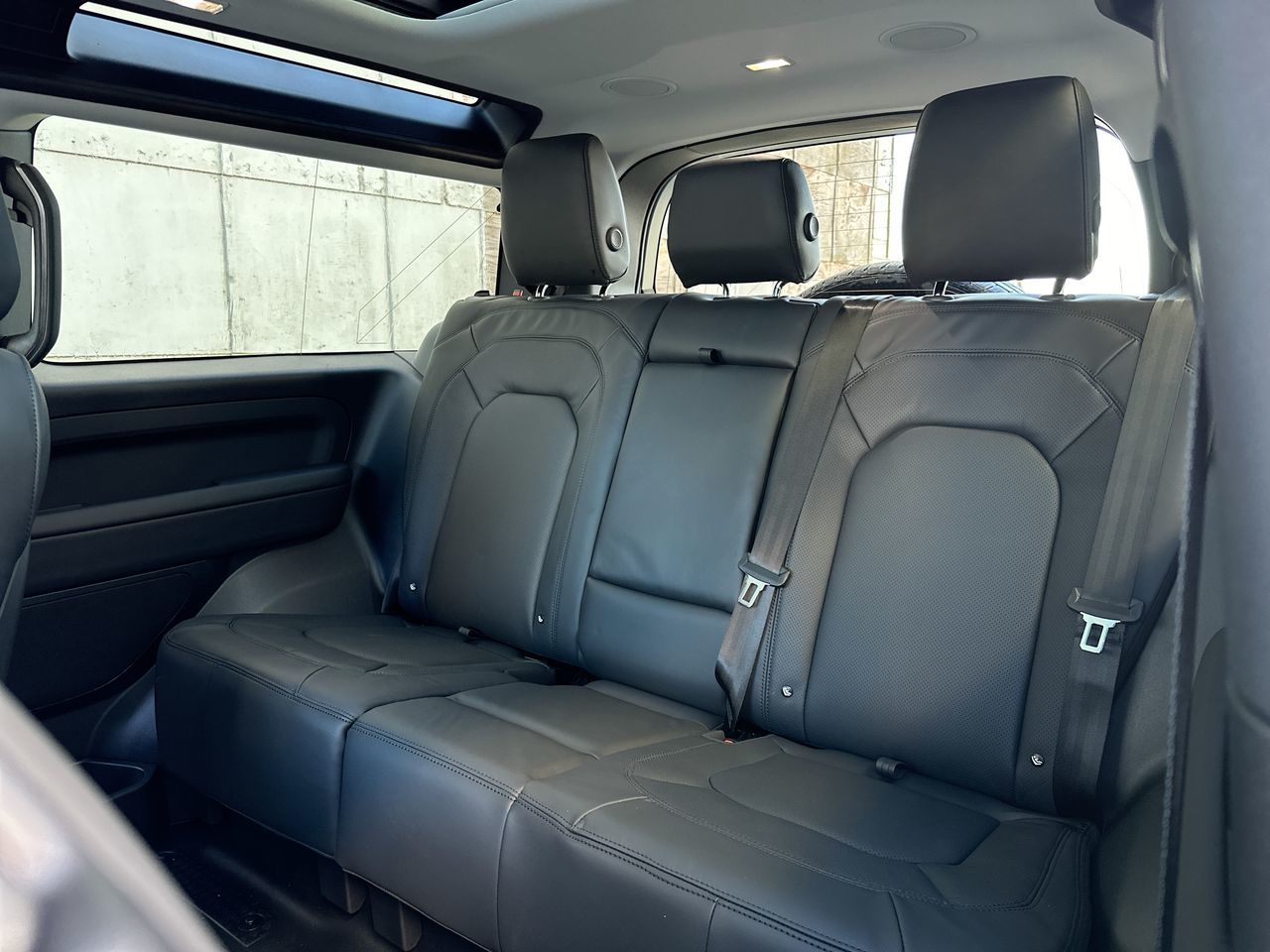 2025 Land Rover DEFENDER 90 Mild Hybrid in Vancouver, British Columbia