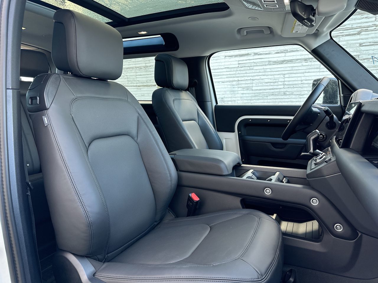 2025 Land Rover DEFENDER 90 Mild Hybrid in Vancouver, British Columbia