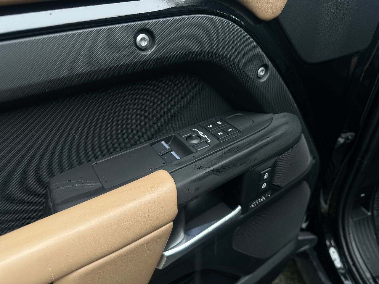2025 Land Rover DEFENDER 90 Mild Hybrid in Vancouver, British Columbia