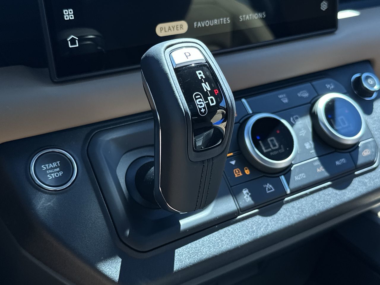 2025 Land Rover DEFENDER 90 Mild Hybrid in Vancouver, British Columbia
