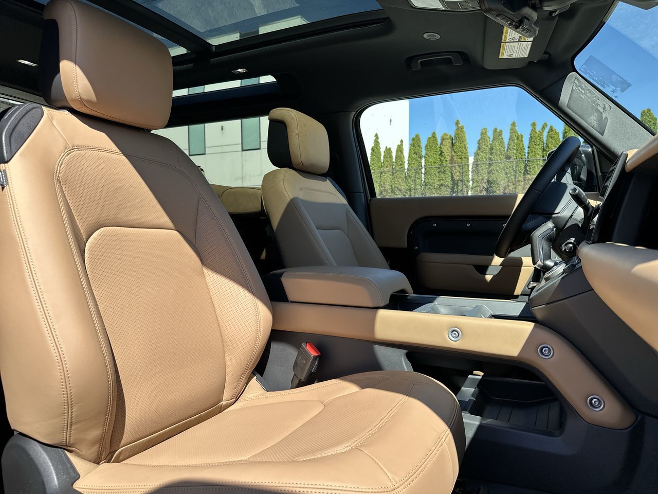 2025 Land Rover DEFENDER 90 Mild Hybrid in Vancouver, British Columbia