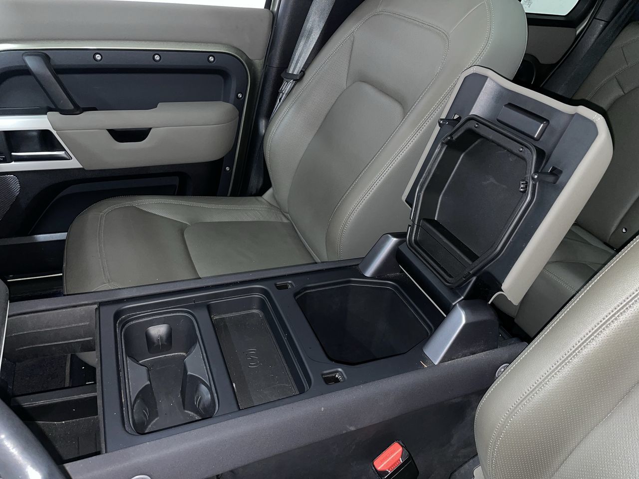 2023 Land Rover Defender in Vancouver, British Columbia