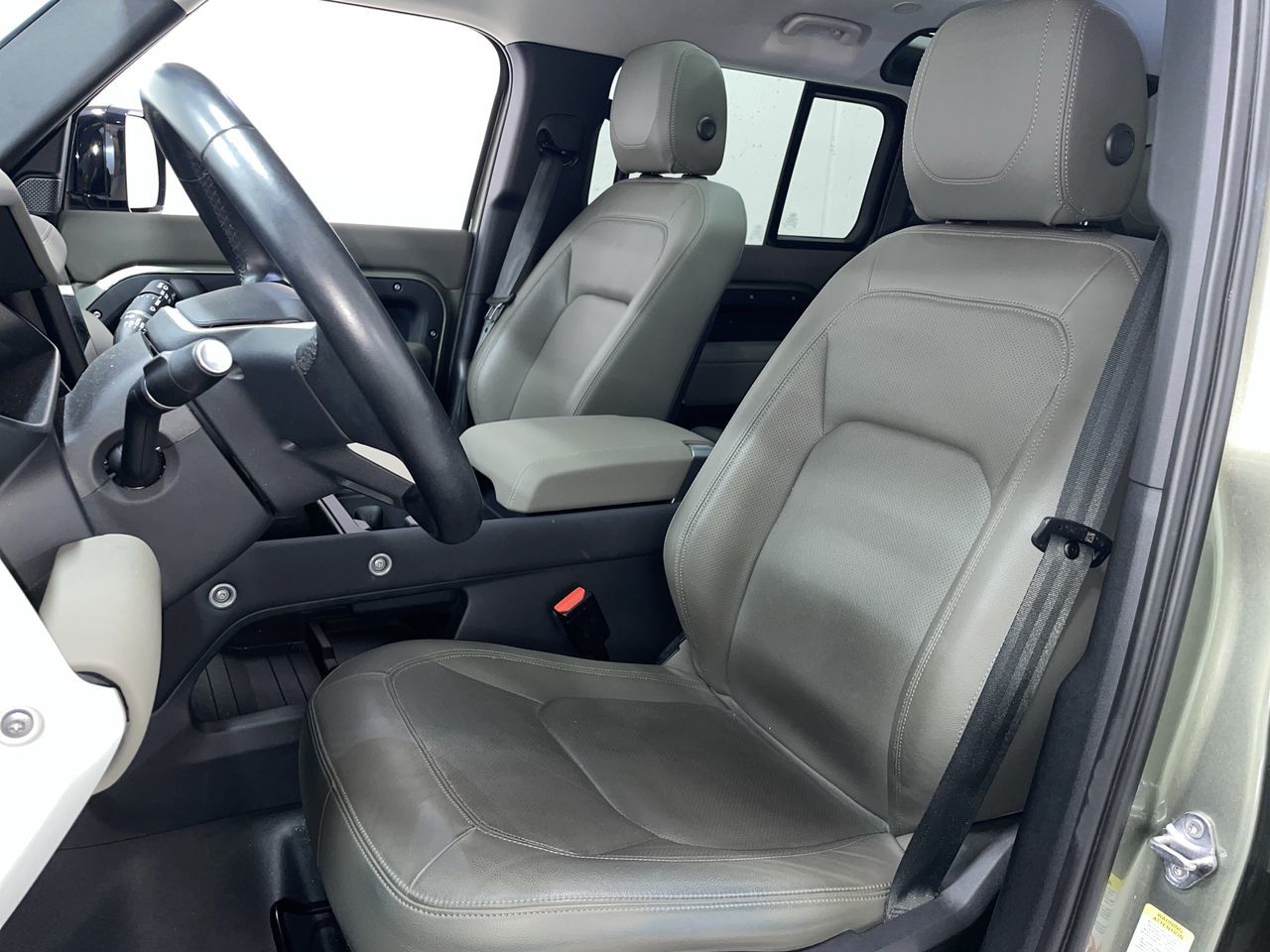 2023 Land Rover Defender in Vancouver, British Columbia