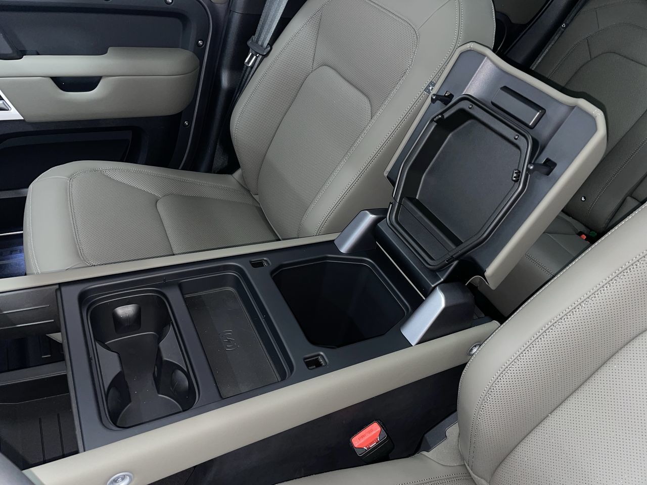 2024 Land Rover Defender in Vancouver, British Columbia