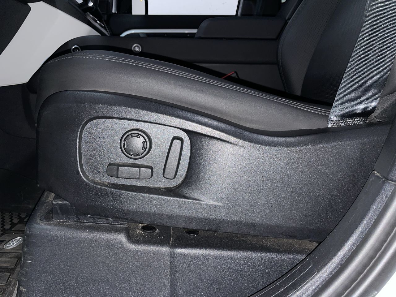 2025 Land Rover Defender