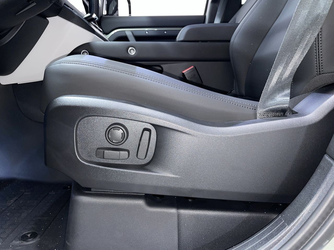 2025 Land Rover Defender