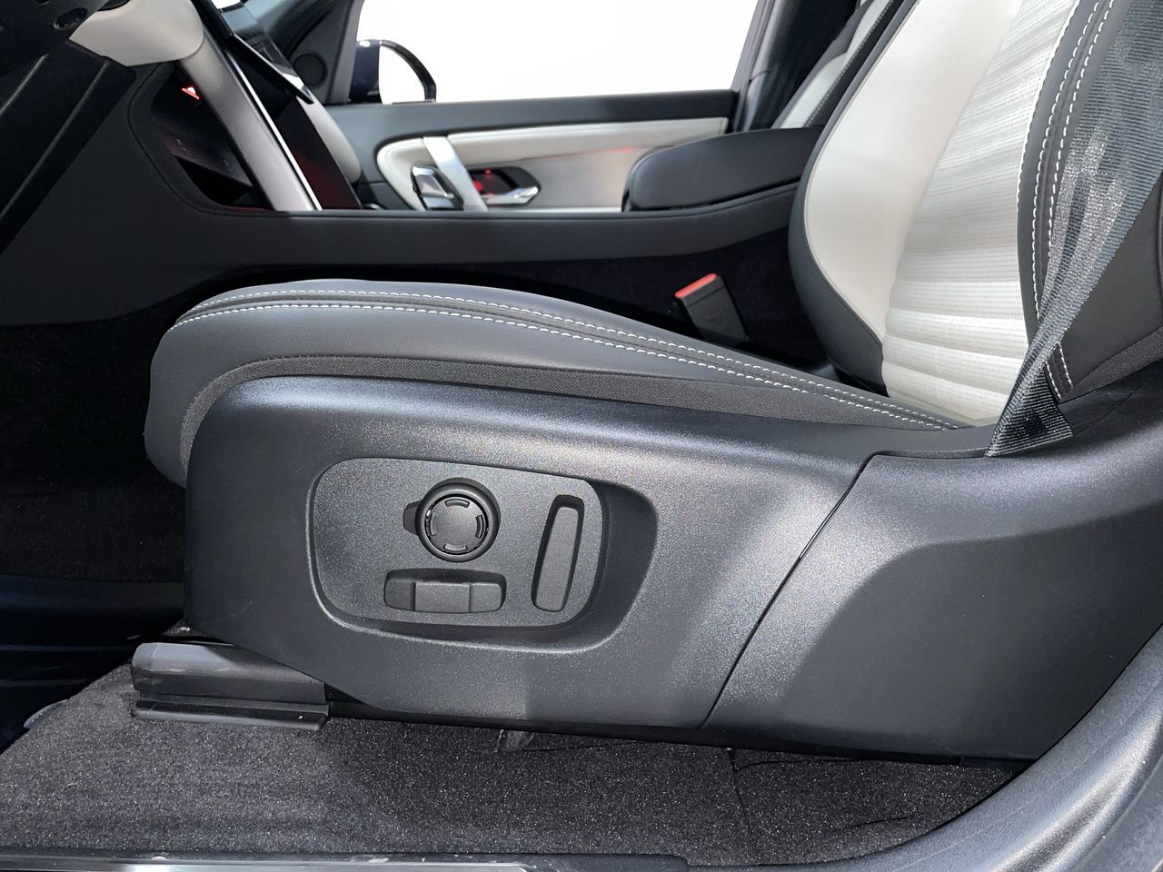 2024 Land Rover DISCOVERY SPORT in Vancouver, British Columbia