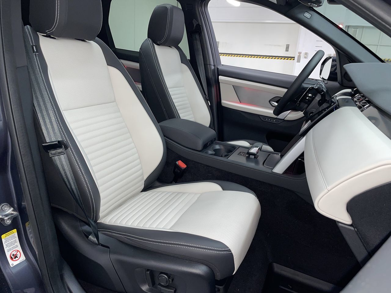 2024 Land Rover DISCOVERY SPORT in Vancouver, British Columbia