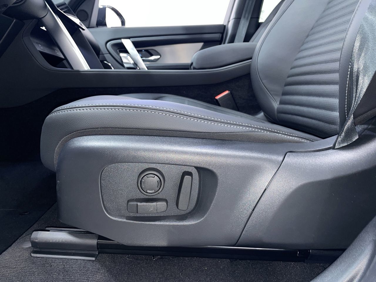 2025 Land Rover DISCOVERY SPORT in Vancouver, British Columbia