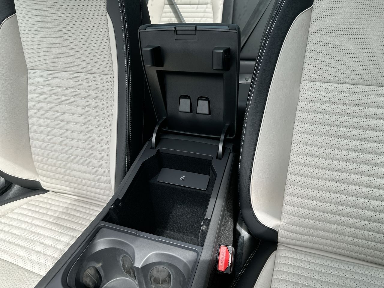 2025 Land Rover Discovery Sport in Vancouver, British Columbia